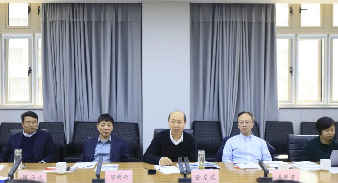 花花牛乳業(yè)集團(tuán)黨委書(shū)記、董事長(zhǎng)唐洪峰一行赴中原食品實(shí)驗(yàn)室同中國(guó)工程院院士、中原食品實(shí)驗(yàn)室主任任發(fā)政座談交流