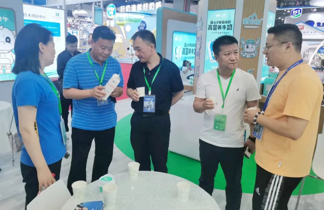 參觀拓思路 交流促發(fā)展 | 集團領(lǐng)導參加中乳協(xié)第二十九次年會暨中國（國際）乳業(yè)技術(shù)博覽會并到江西陽光乳業(yè)參觀座談