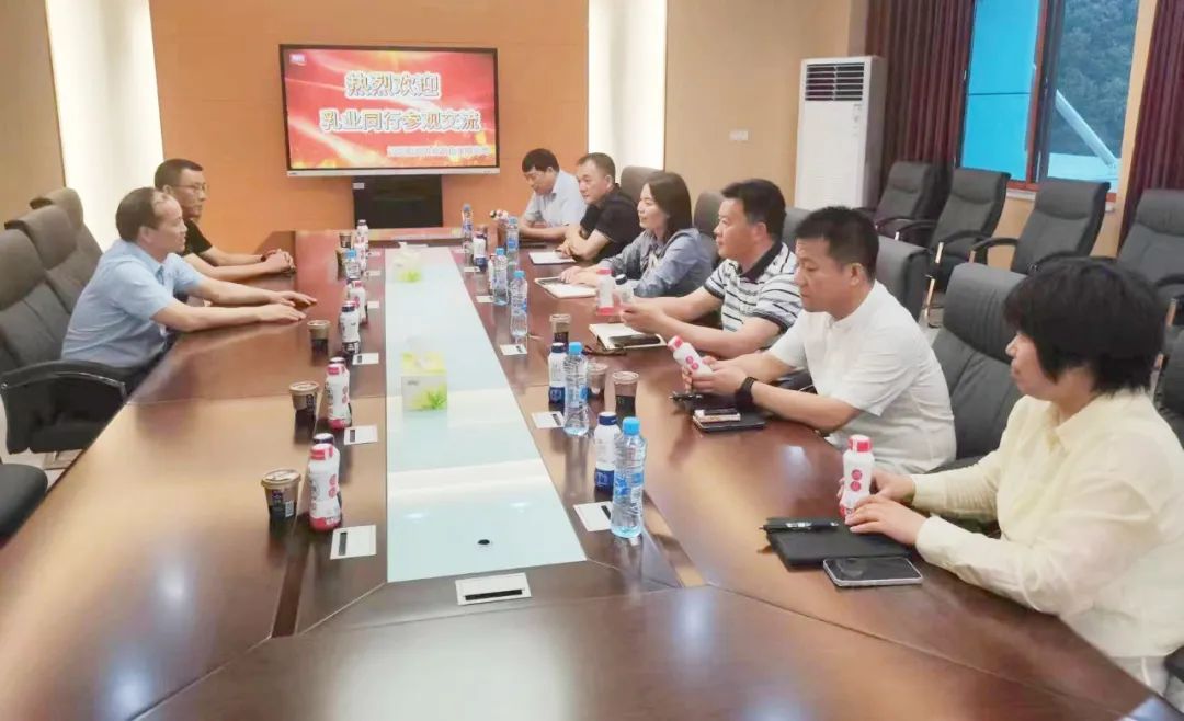 參觀拓思路 交流促發(fā)展 | 集團領(lǐng)導參加中乳協(xié)第二十九次年會暨中國（國際）乳業(yè)技術(shù)博覽會并到江西陽光乳業(yè)參觀座談