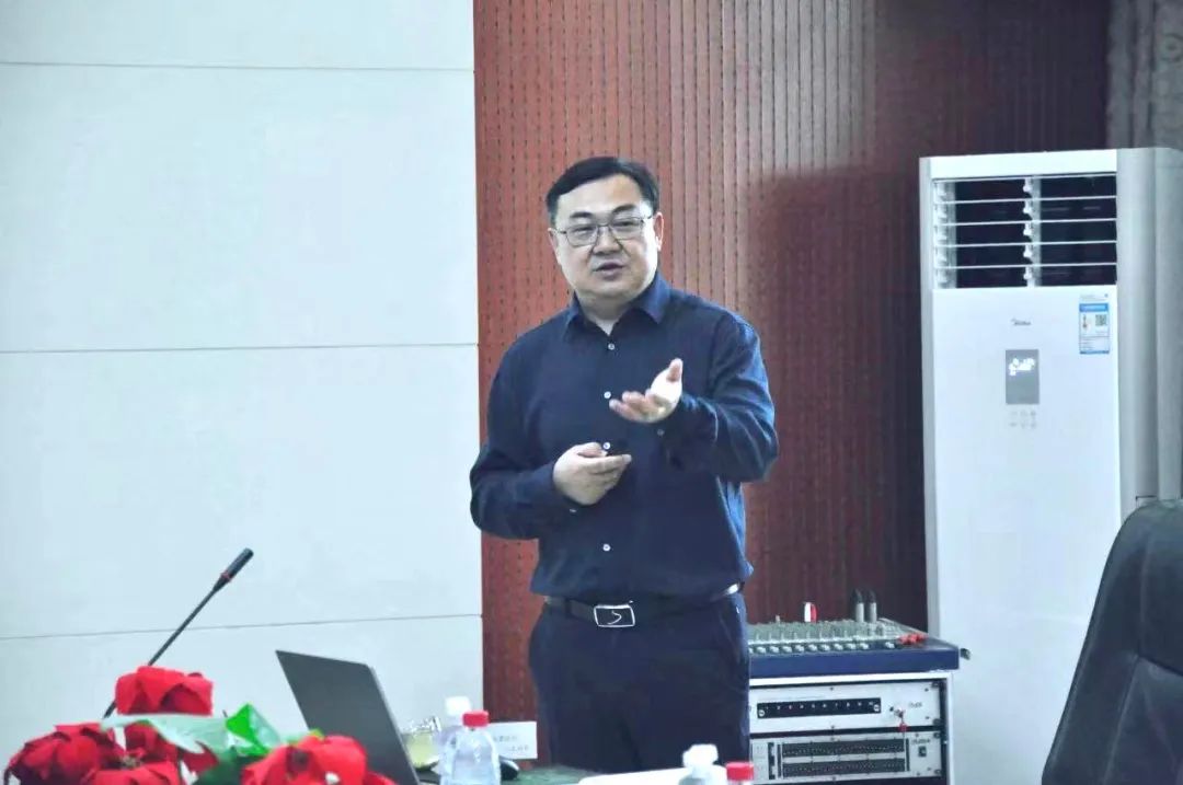 花花牛丨國家奶牛產(chǎn)業(yè)技術(shù)體系首席科學(xué)家、中國農(nóng)業(yè)大學(xué)教授李勝利一行蒞臨花花牛魯山瑞亞參觀調(diào)研