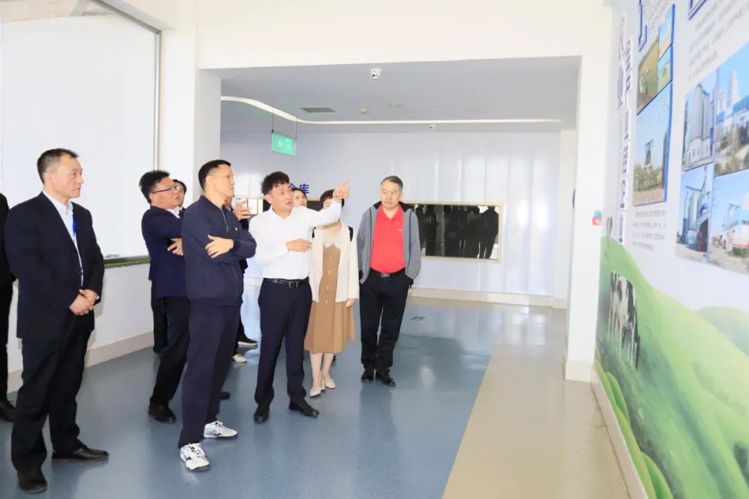 花花牛| 省農(nóng)投集團董事長李曉寰一行蒞臨花花牛調(diào)研指導工作 花花牛| 省農(nóng)投集團董事長李曉寰一行蒞臨花花牛調(diào)研指導工作