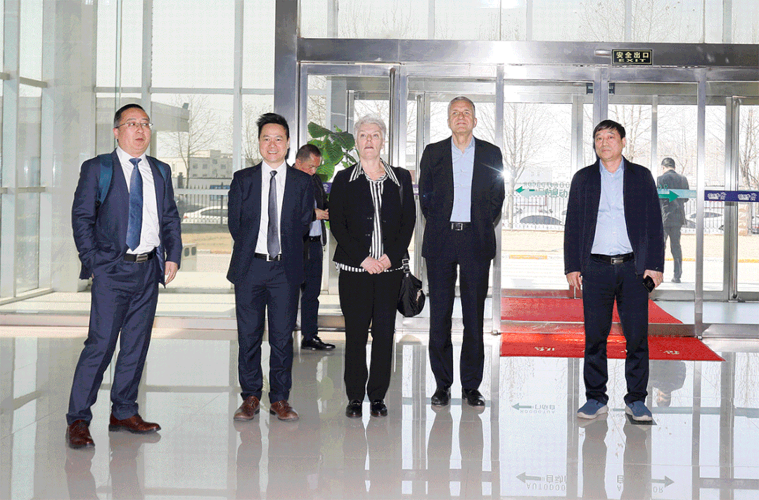 深化合作交流 互信共贏發(fā)展丨瑞典愛克林公司首席執(zhí)行官 Ms.Marie Samuelsson 一行蒞臨花花牛乳業(yè)集團(tuán)參觀座談 深化合作交流 互信共贏發(fā)展丨瑞典愛克林公司首席執(zhí)行官 Ms.Marie Samuelsson 一行蒞臨花花牛乳業(yè)集團(tuán)參觀座談