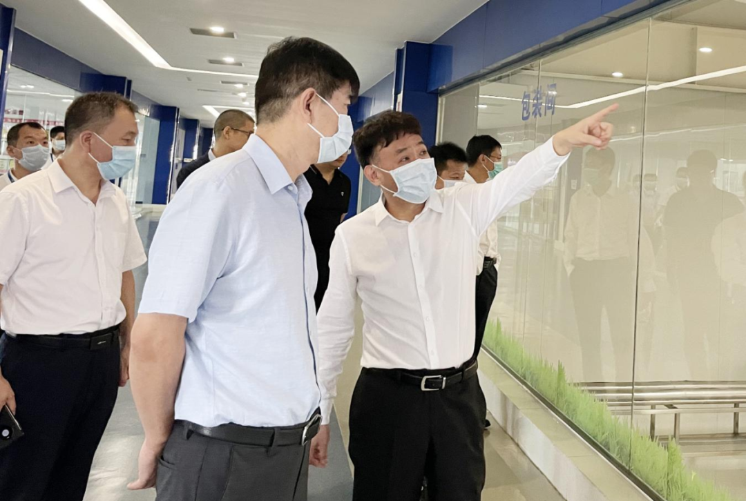 快訊丨河南省人民政府國有資產(chǎn)監(jiān)督管理委員會副主任劉銀志蒞臨花花牛乳業(yè)集團參觀座談 快訊丨河南省人民政府國有資產(chǎn)監(jiān)督管理委員會副主任劉銀志蒞臨花花牛乳業(yè)集團參觀座談