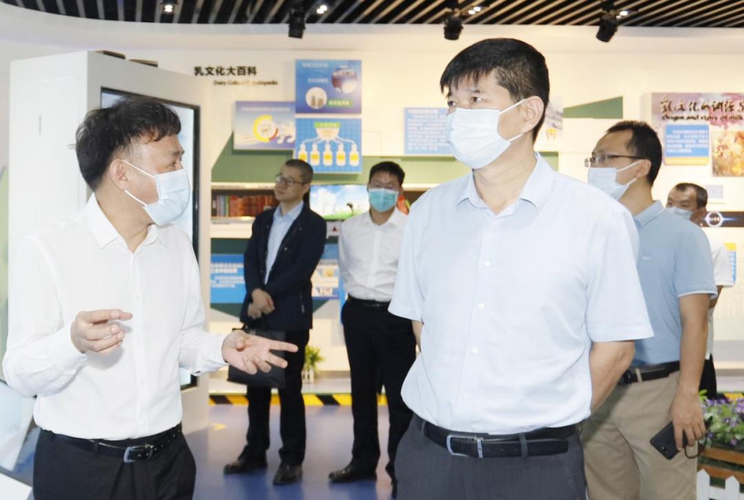 快訊丨河南省人民政府國有資產(chǎn)監(jiān)督管理委員會副主任劉銀志蒞臨花花牛乳業(yè)集團參觀座談 快訊丨河南省人民政府國有資產(chǎn)監(jiān)督管理委員會副主任劉銀志蒞臨花花牛乳業(yè)集團參觀座談