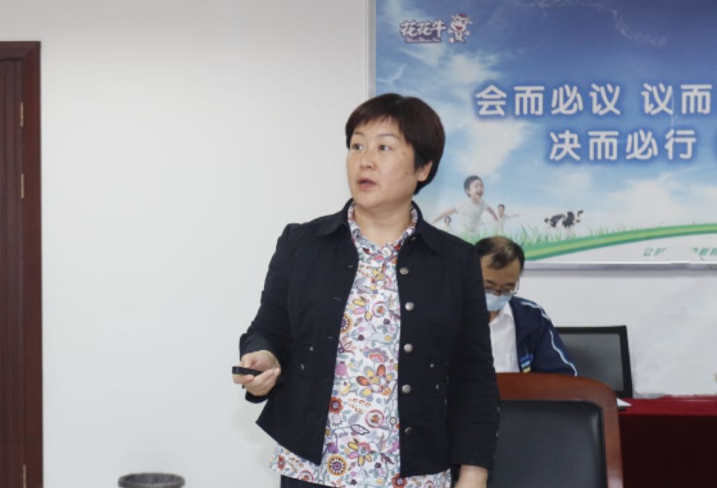 繼往開來 · 再創(chuàng)輝煌 | 花花牛乳業(yè)集團(tuán)召開9月營(yíng)銷、養(yǎng)殖及飼料月度經(jīng)營(yíng)工作會(huì)議