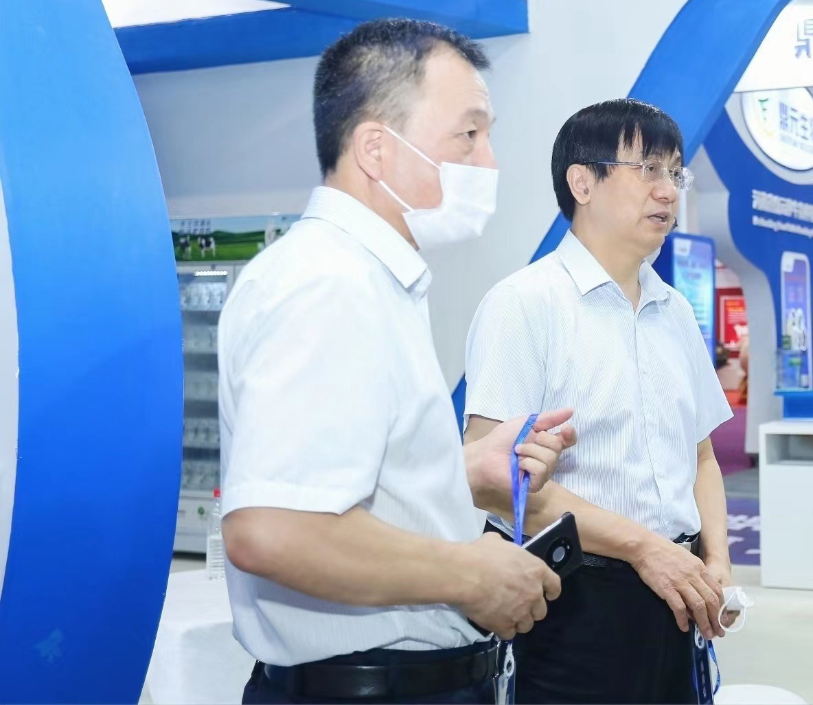 花花牛 | 第34屆中原畜牧業(yè)交易博覽會(huì)開幕河南省人民政府副省長(zhǎng)武國(guó)定蒞臨花花牛展臺(tái)參觀 花花牛 | 第34屆中原畜牧業(yè)交易博覽會(huì)開幕河南省人民政府副省長(zhǎng)武國(guó)定蒞臨花花牛展臺(tái)參觀