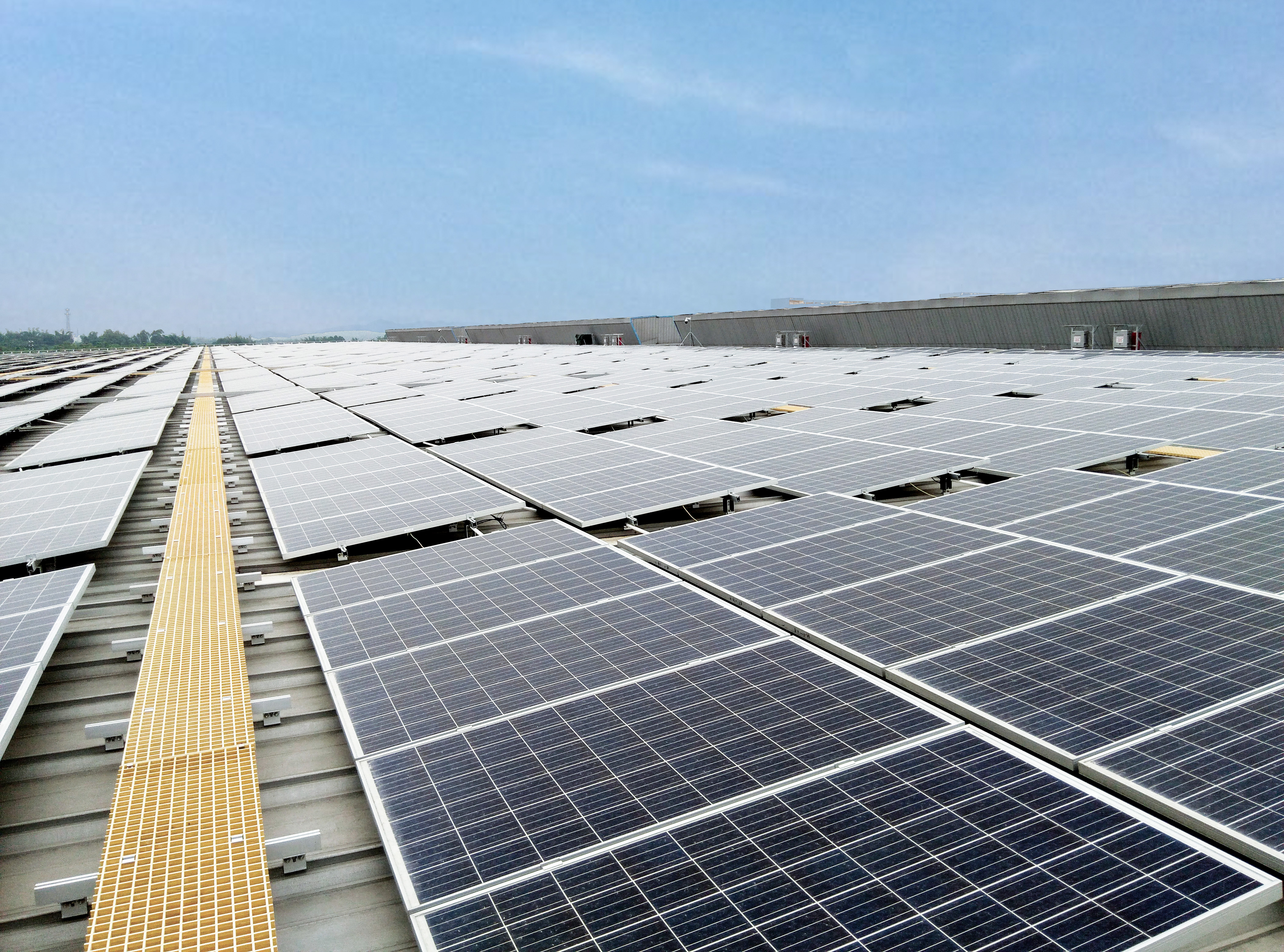 花花牛乳業(yè)集團(tuán)與國(guó)電河南新能源有限公司舉行光伏項(xiàng)目合作開發(fā)簽約儀式 花花牛乳業(yè)集團(tuán)與國(guó)電河南新能源有限公司舉行光伏項(xiàng)目合作開發(fā)簽約儀式