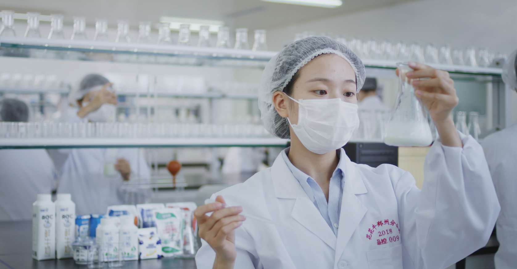 榮膺乳業(yè)三大金獎(jiǎng)，花花牛以產(chǎn)業(yè)融合發(fā)展推進(jìn)奶業(yè)高質(zhì)量發(fā)展