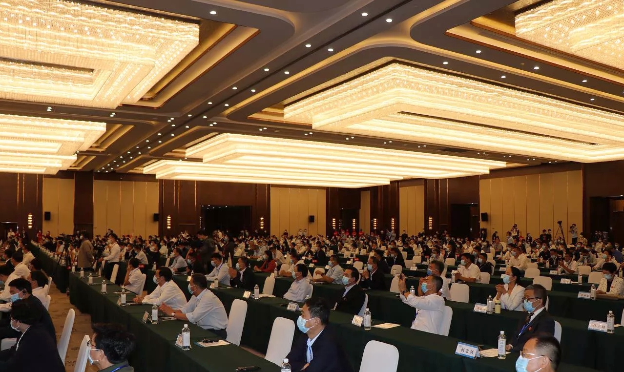 喜報(bào) | 花花牛輕覺酸奶榮獲第二十四屆中國(guó)農(nóng)產(chǎn)品加工業(yè)投資貿(mào)易洽談會(huì)金質(zhì)產(chǎn)品獎(jiǎng) 喜報(bào) | 花花牛輕覺酸奶榮獲第二十四屆中國(guó)農(nóng)產(chǎn)品加工業(yè)投資貿(mào)易洽談會(huì)金質(zhì)產(chǎn)品獎(jiǎng)