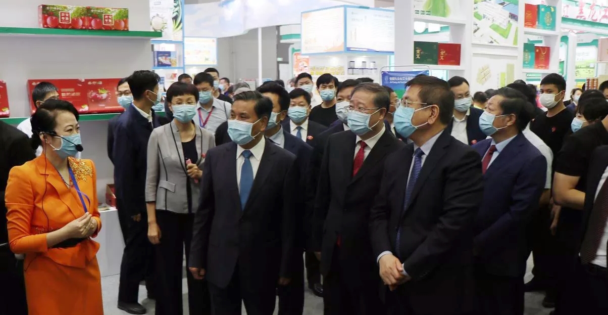 喜報(bào) | 花花牛輕覺酸奶榮獲第二十四屆中國(guó)農(nóng)產(chǎn)品加工業(yè)投資貿(mào)易洽談會(huì)金質(zhì)產(chǎn)品獎(jiǎng) 喜報(bào) | 花花牛輕覺酸奶榮獲第二十四屆中國(guó)農(nóng)產(chǎn)品加工業(yè)投資貿(mào)易洽談會(huì)金質(zhì)產(chǎn)品獎(jiǎng)