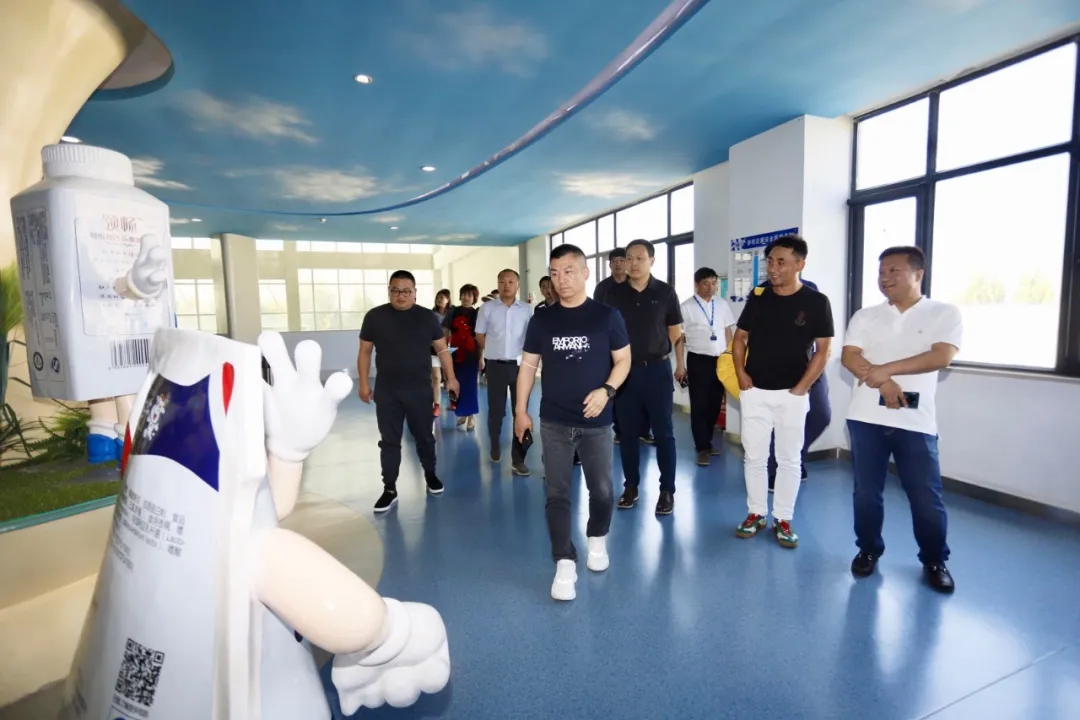 快訊 | 長江商學(xué)院智能制造學(xué)會(huì)走進(jìn)花花牛乳業(yè)集團(tuán) 快訊 | 長江商學(xué)院智能制造學(xué)會(huì)走進(jìn)花花牛乳業(yè)集團(tuán)