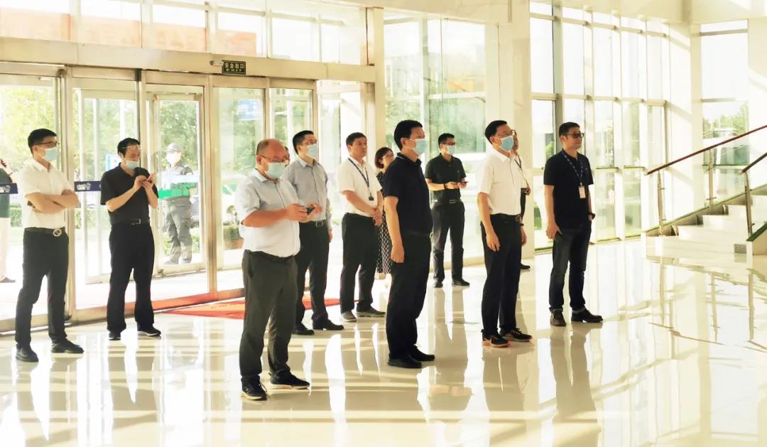 快訊 | 湖北省農(nóng)業(yè)廳副廳長(zhǎng)王海濤等領(lǐng)導(dǎo)一行蒞臨河南花花牛乳業(yè)集團(tuán)參觀調(diào)研 快訊 | 湖北省農(nóng)業(yè)廳副廳長(zhǎng)王海濤等領(lǐng)導(dǎo)一行蒞臨河南花花牛乳業(yè)集團(tuán)參觀調(diào)研