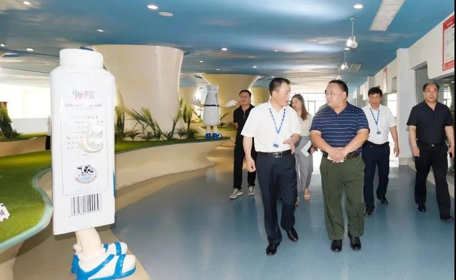 快訊 | 河南省人民政府食品安全委員會辦公室第三批食品安全示范區(qū)驗收組領(lǐng)導(dǎo)蒞臨花花牛乳業(yè)集團(tuán)驗收食品安全示范區(qū)建設(shè)情況 快訊 | 河南省人民政府食品安全委員會辦公室第三批食品安全示范區(qū)驗收組領(lǐng)導(dǎo)蒞臨花花牛乳業(yè)集團(tuán)驗收食品安全示范區(qū)建設(shè)情況