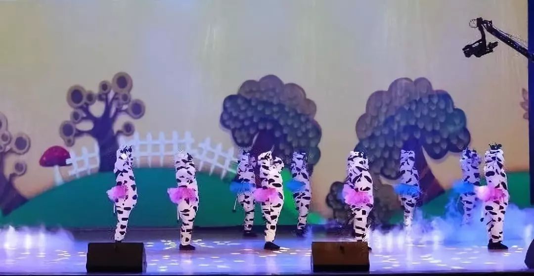 “贏在2019”，花花牛乳業(yè)集團(tuán)2019年新春晚會(huì)盛大開(kāi)幕