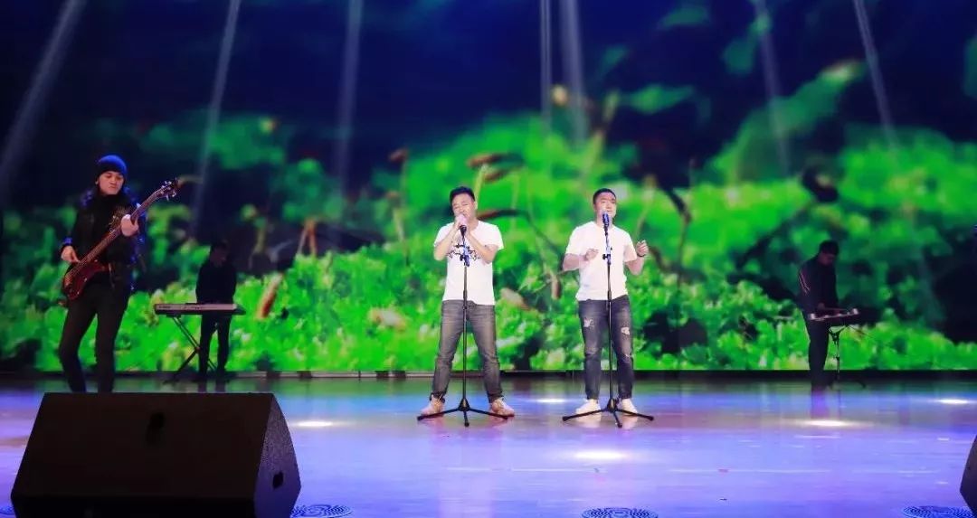 “贏在2019”，花花牛乳業(yè)集團(tuán)2019年新春晚會(huì)盛大開(kāi)幕