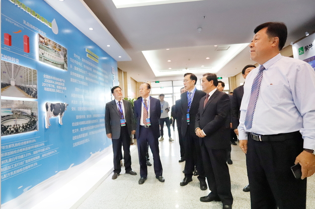 花花牛亮相中國(guó)奶業(yè)20強(qiáng)呼倫貝爾峰會(huì)，共話中國(guó)奶業(yè)振興！