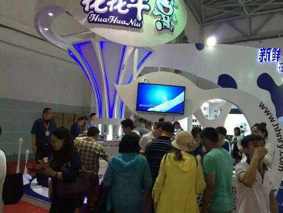 花花牛牛氣沖天！農(nóng)業(yè)部長品嘗“領(lǐng)暢”點贊，又獲國際奶業(yè)平臺青睞