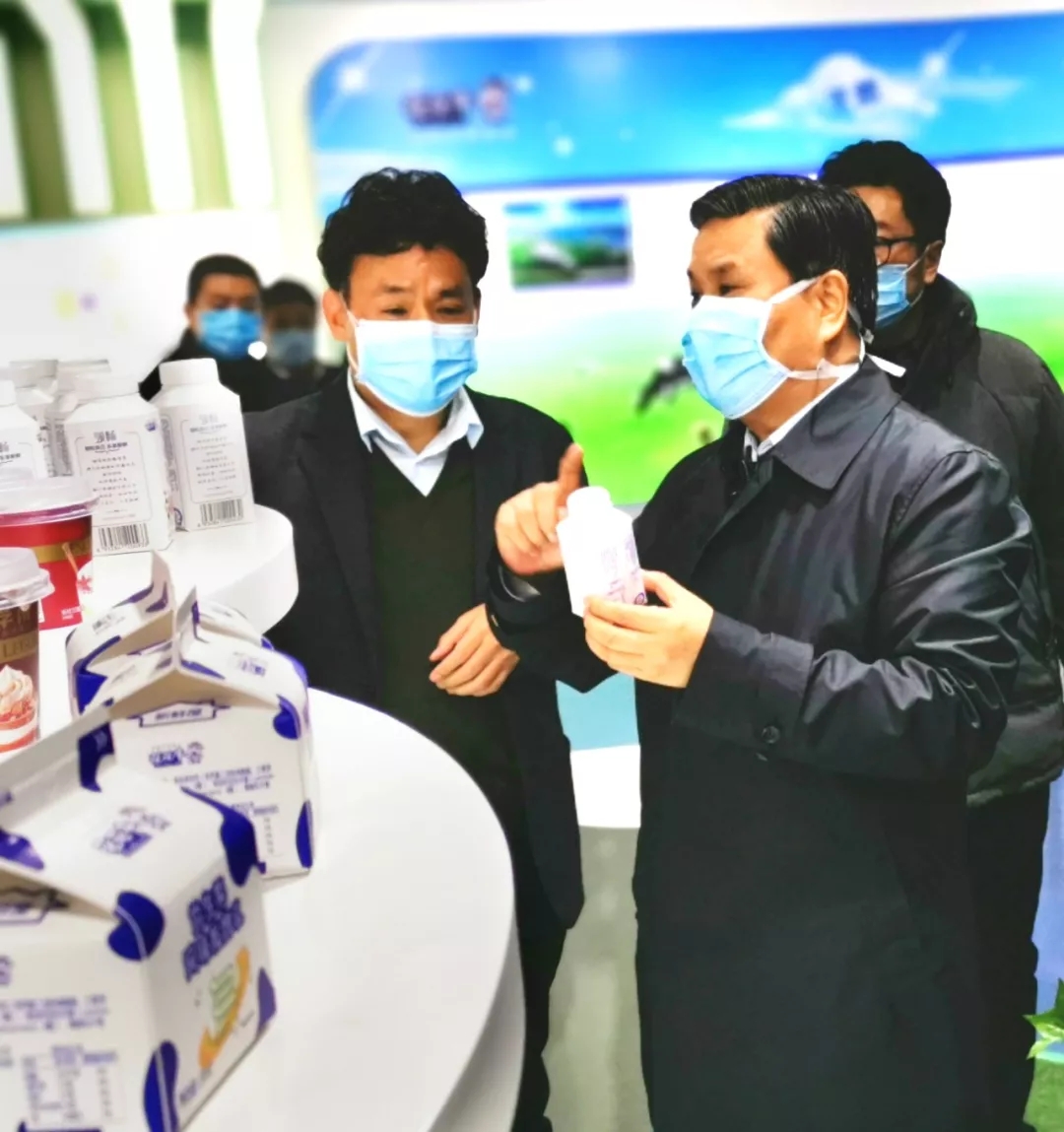 快訊丨河南省副省長(zhǎng)武國(guó)定蒞臨花花牛乳業(yè)集團(tuán)調(diào)研重點(diǎn)保障企業(yè)復(fù)工復(fù)產(chǎn)情況 快訊丨河南省副省長(zhǎng)武國(guó)定蒞臨花花牛乳業(yè)集團(tuán)調(diào)研重點(diǎn)保障企業(yè)復(fù)工復(fù)產(chǎn)情況