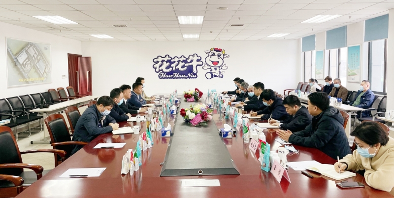 河南省委常委、副省長(zhǎng)費(fèi)東斌蒞臨 花花牛乳業(yè)集團(tuán)調(diào)研
