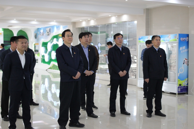 河南省委常委、組織部部長(zhǎng)孔昌生 蒞臨河南花花牛集團(tuán)魯山瑞亞牧業(yè)有限公司調(diào)研