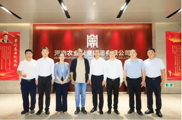 東方甄選俞敏洪先生到訪河南農(nóng)投集團(tuán)，品嘗花花牛產(chǎn)品并給予高度評(píng)價(jià)